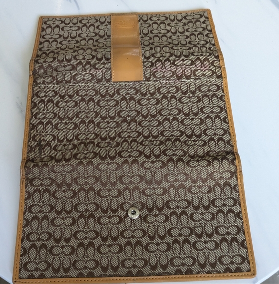 COACH SIGNATURE HAMPTON OPTIC HAND BAG. - Picture 16 of 16